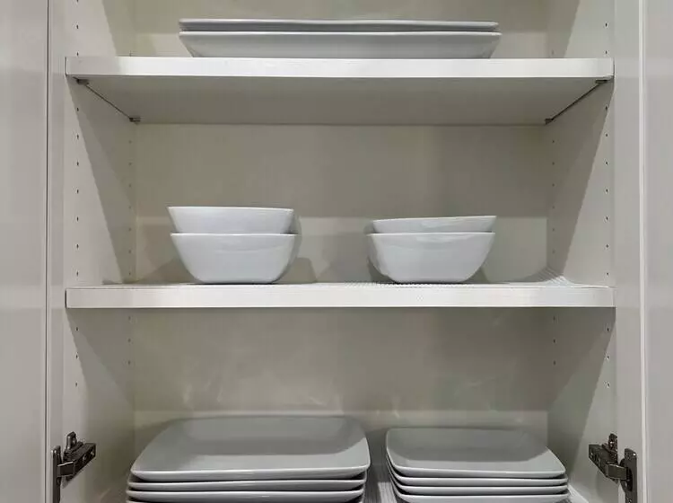 The Cosmopolitan Modern, Cozy, New 3bedroom Home