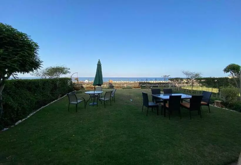 Entire Chalet In Laguna Bay Ein El Sokhna
