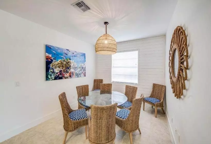 استراحتگاه Bahama Beach Club