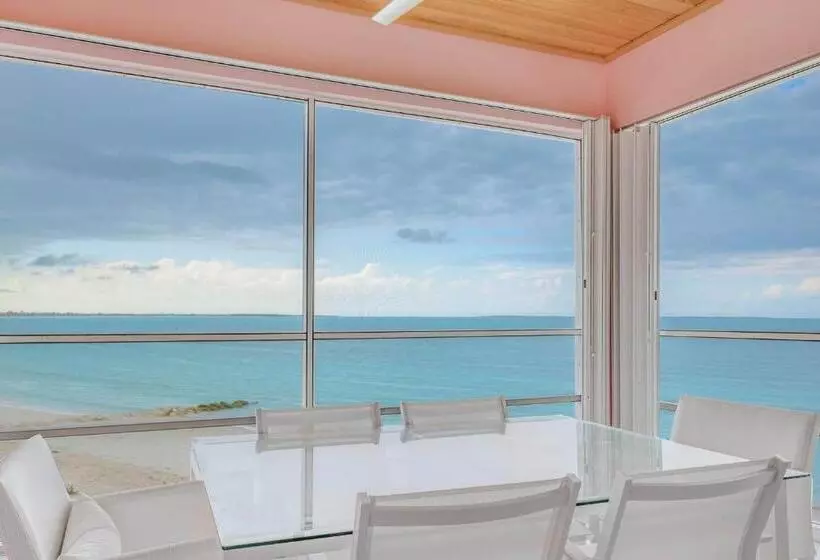 استراحتگاه Bahama Beach Club