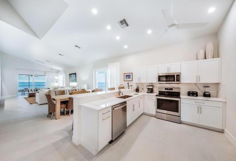 Resort Bahama Beach Club