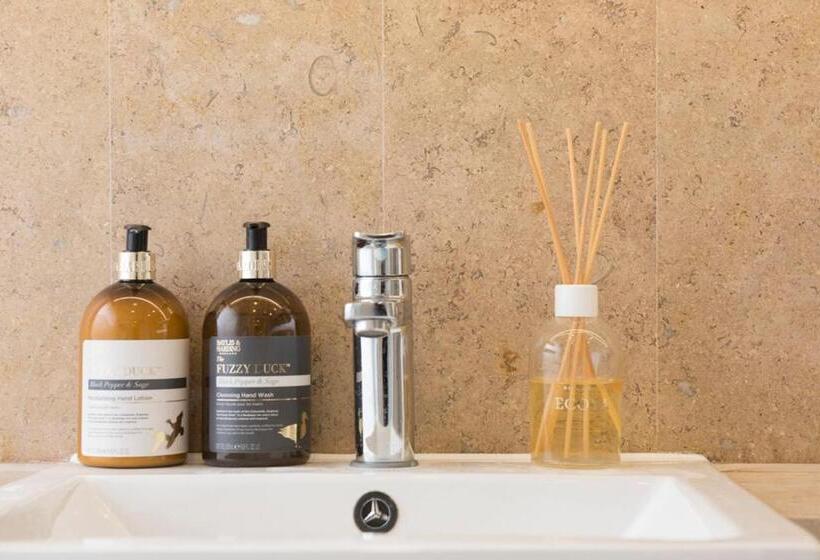 The Gatsby Luxury Apartment