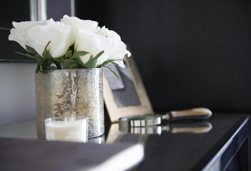 The Gatsby Luxury Apartment