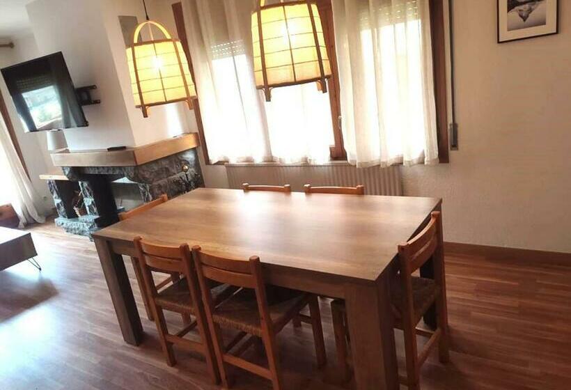 Apartamento En Llivia Con Piscina