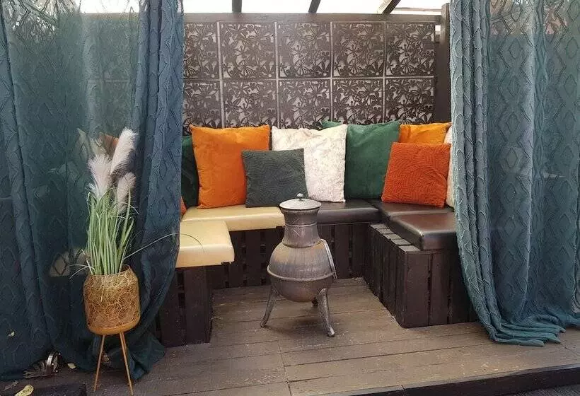 Beautiful 2 Bed House In Bolton With Free Parking