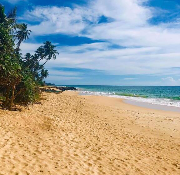 민박 Madampa Ganga Villa