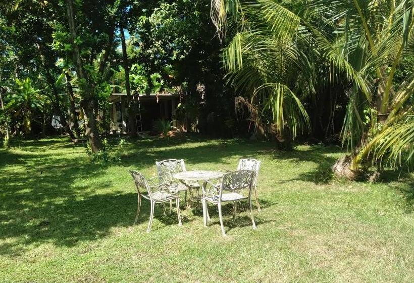 Bed and Breakfast Madampa Ganga Villa