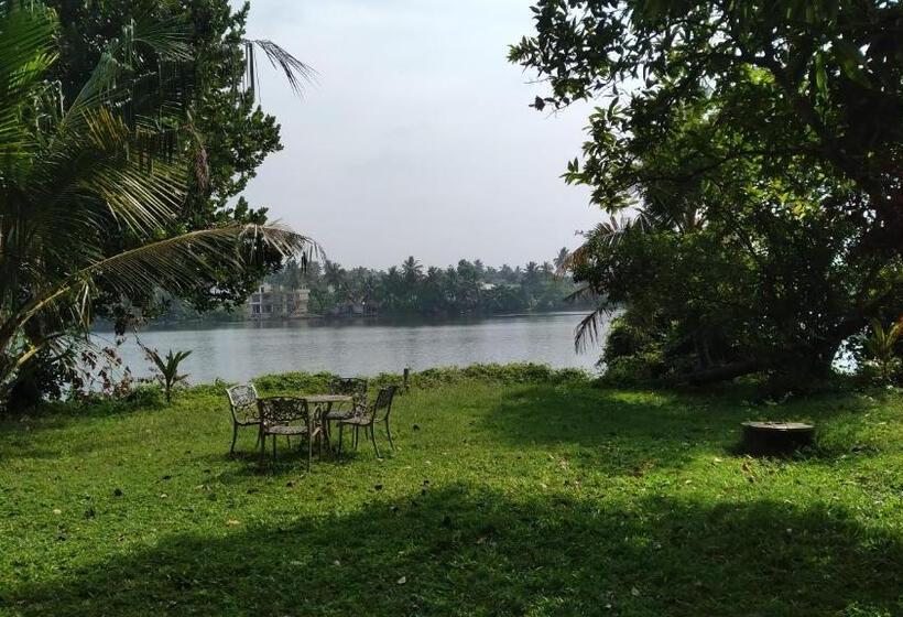 민박 Madampa Ganga Villa