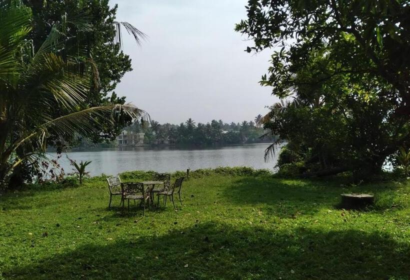 민박 Madampa Ganga Villa