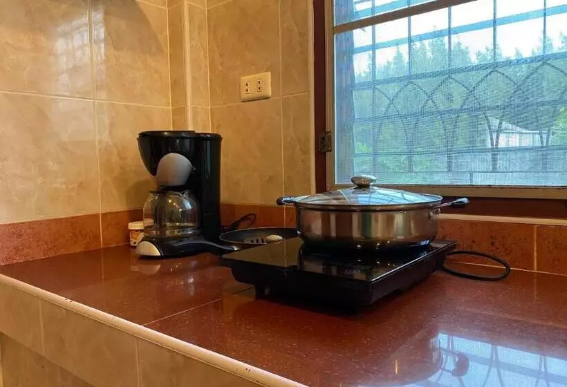 ペンション 1 Bedrooms Cozy Entire House Near Bangtao Beach Free Wifi