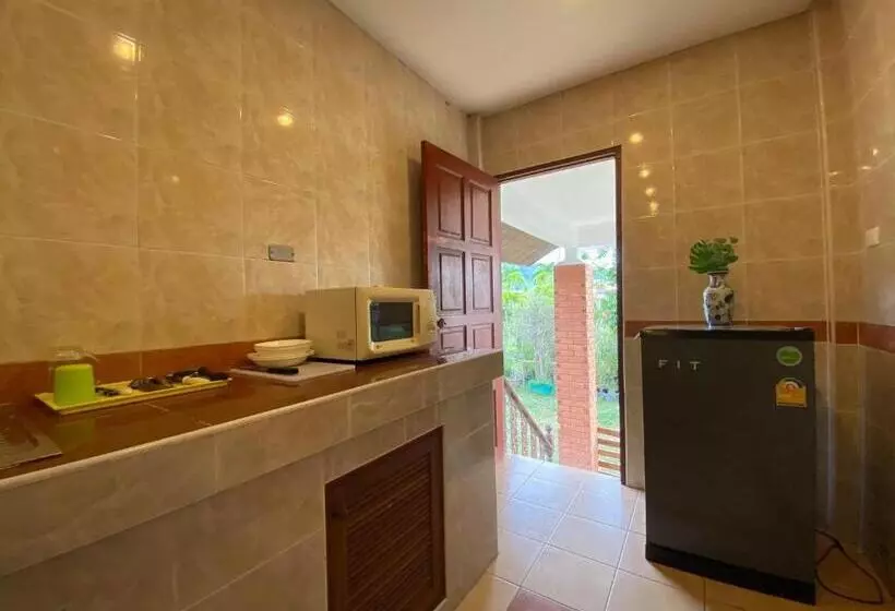 ペンション 1 Bedrooms Cozy Entire House Near Bangtao Beach Free Wifi
