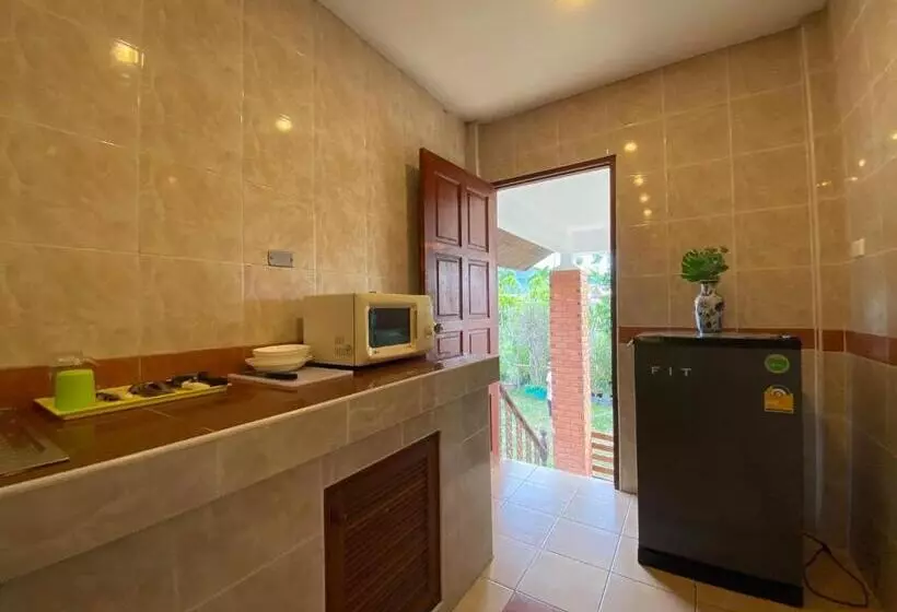 ペンション 1 Bedrooms Cozy Entire House Near Bangtao Beach Free Wifi