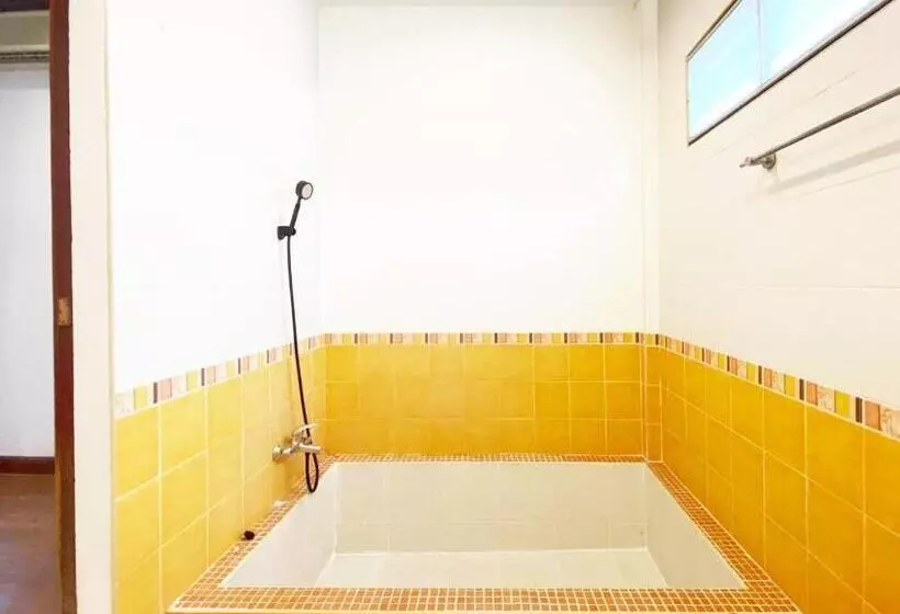 ペンション 1 Bedrooms Cozy Entire House Near Bangtao Beach Free Wifi
