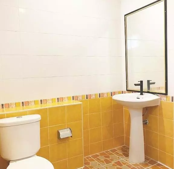 ペンション 1 Bedrooms Cozy Entire House Near Bangtao Beach Free Wifi