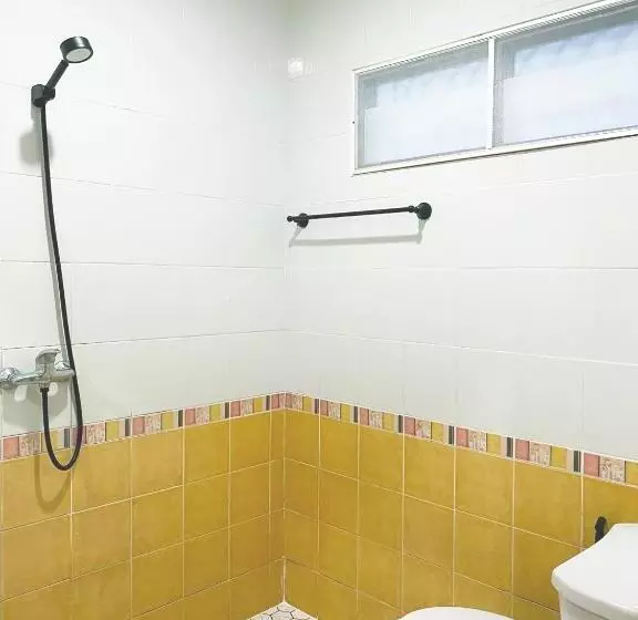 ペンション 1 Bedrooms Cozy Entire House Near Bangtao Beach Free Wifi