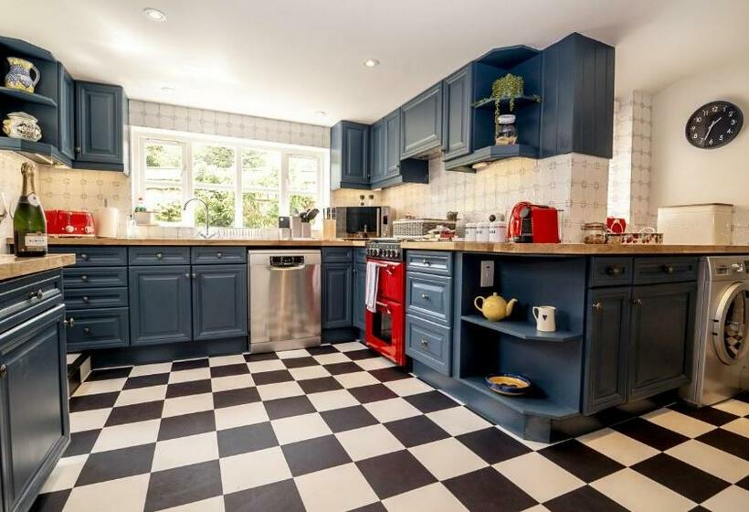 The Sherborne Cottage