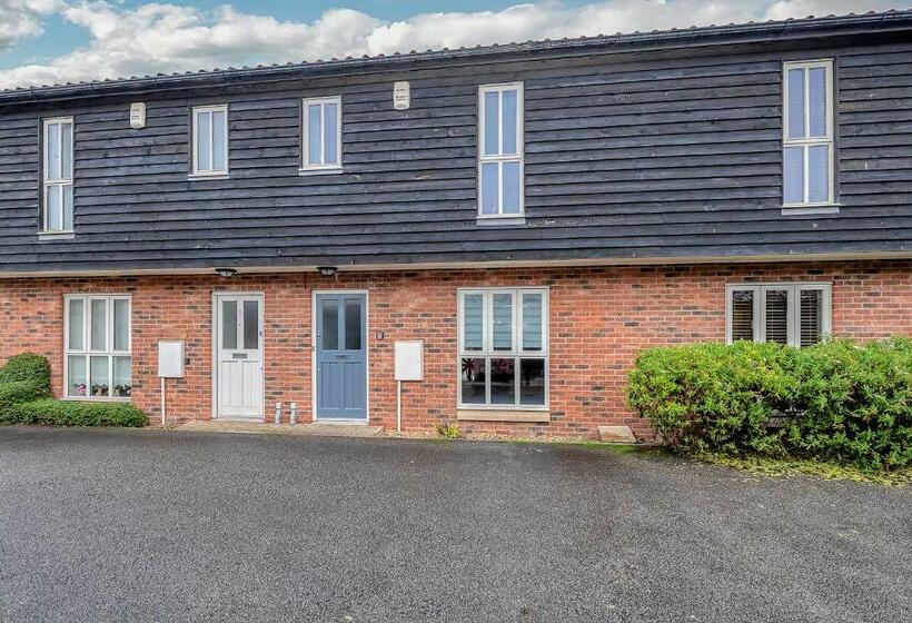 10 St Edmundsbury Mews