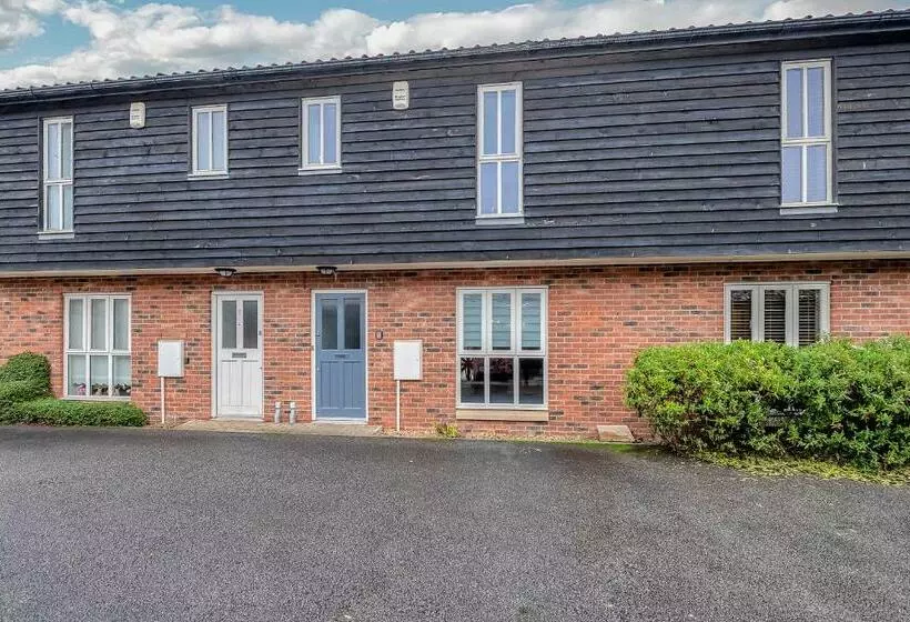 10 St Edmundsbury Mews