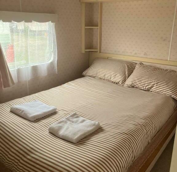 Hollie’s Hemsby Holidays   Static Caravan