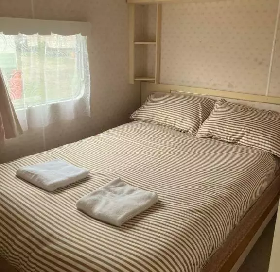 Hollie’s Hemsby Holidays   Static Caravan