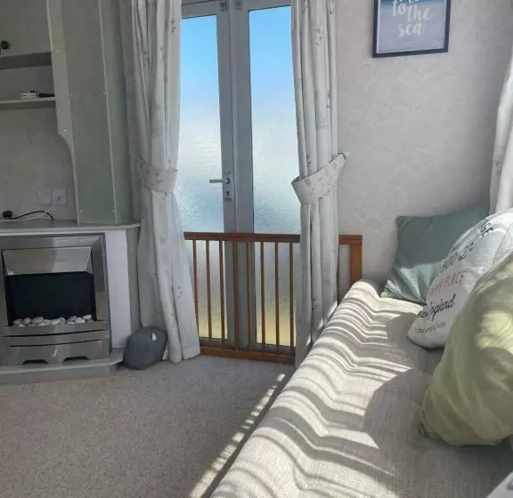 Hollie’s Hemsby Holidays   Static Caravan