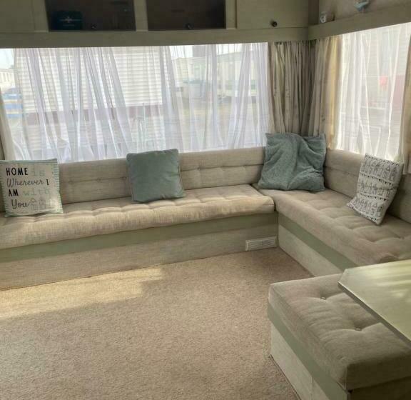 Hollie’s Hemsby Holidays   Static Caravan