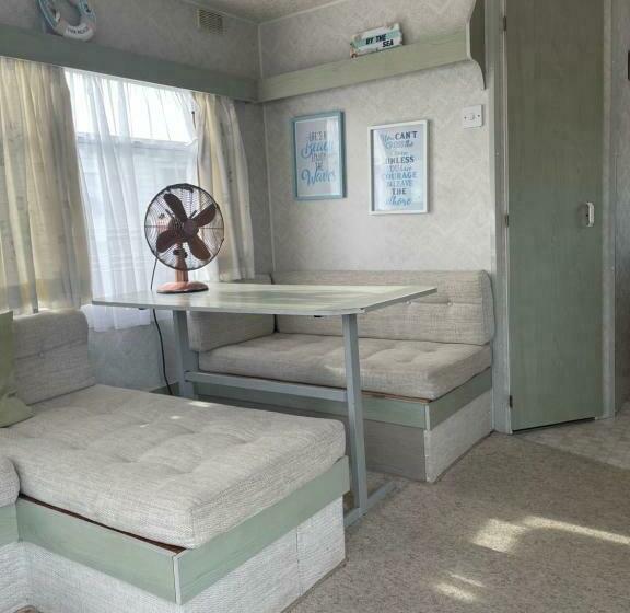 Hollie’s Hemsby Holidays   Static Caravan