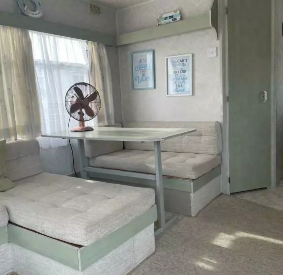 Hollie’s Hemsby Holidays   Static Caravan