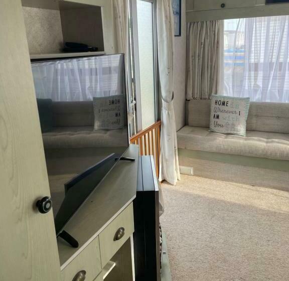 Hollie’s Hemsby Holidays   Static Caravan