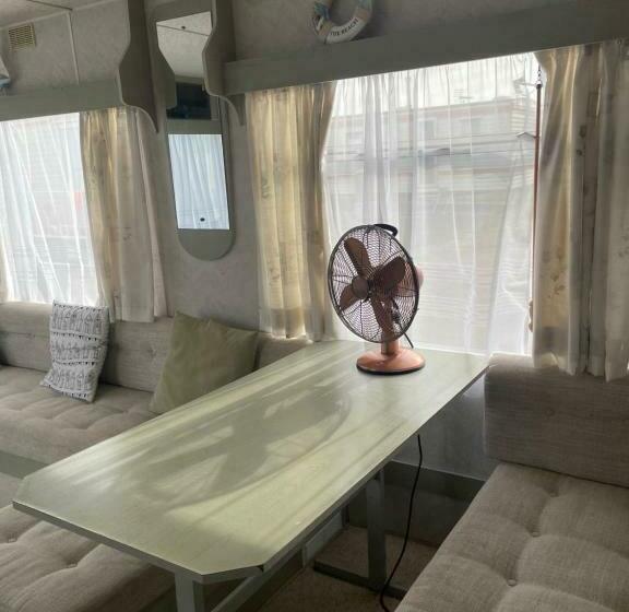 Hollie’s Hemsby Holidays   Static Caravan