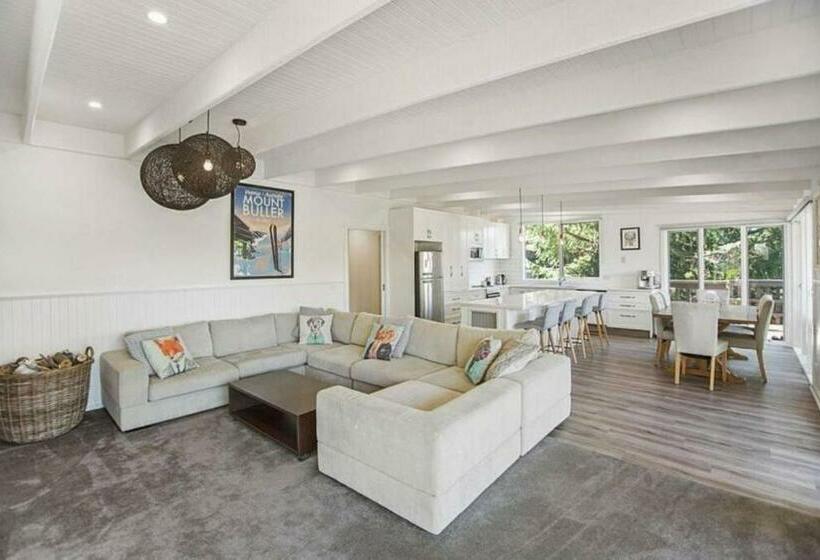 Honey Bee Lodge At Goughs Bay