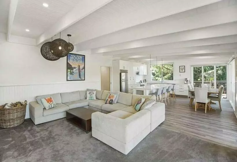 Honey Bee Lodge At Goughs Bay