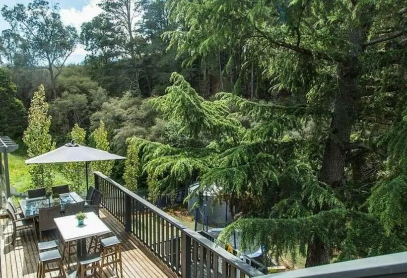 Honey Bee Lodge At Goughs Bay