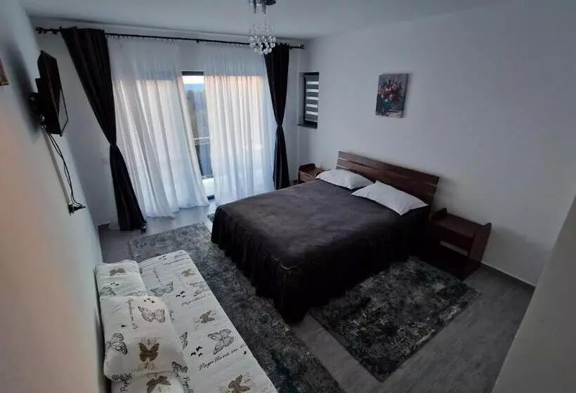 Majatalo Casa De Vacanta Larisa