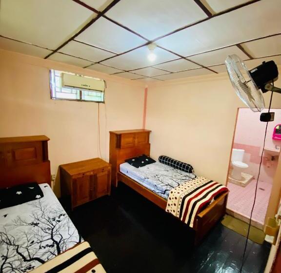 بنسيون Damien Arico Surf Camp Nias