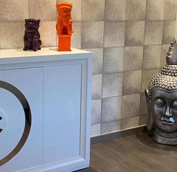 New 3 Bed Apartment Estepona Town With Pool