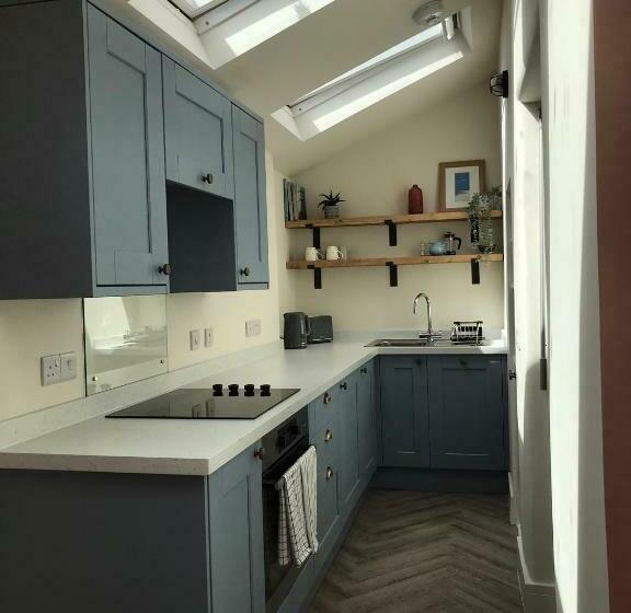 Newly Renovated Seaside Townhouse With Logburner