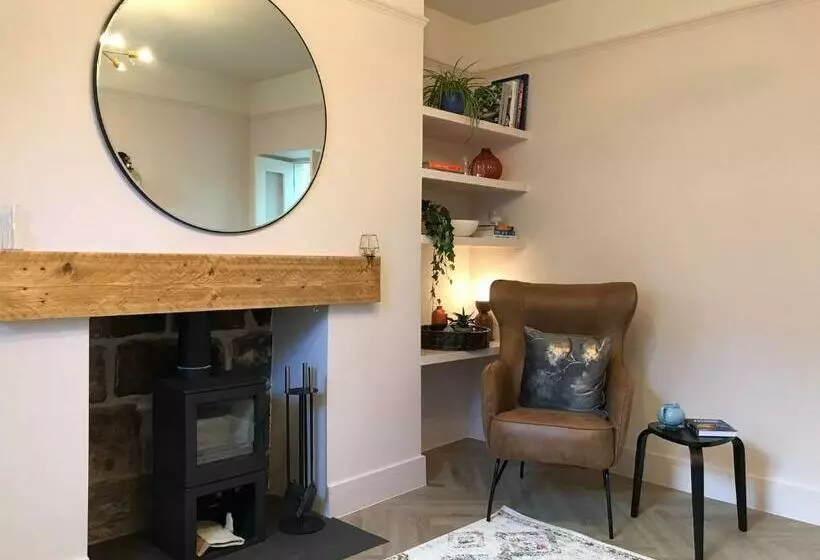 Newly Renovated Seaside Townhouse With Logburner