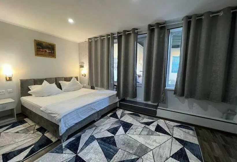 ペンション Nemo Guest House With Free Pool
