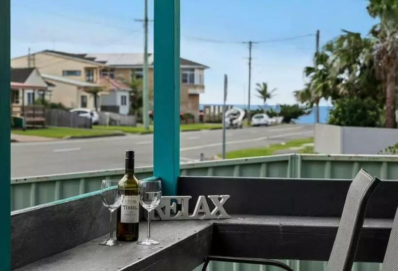 Coastal Vibes   Walk To Beach, Marina, Cafes And Pubs