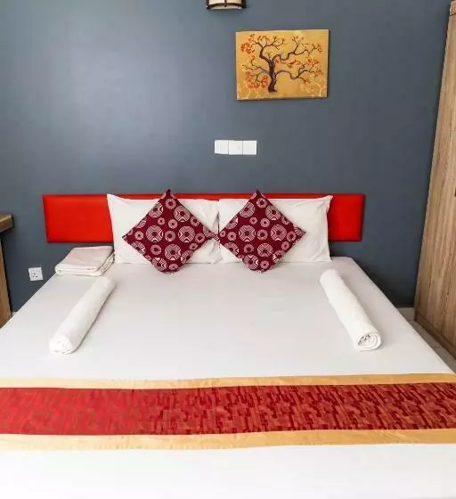 پانسیون The G Ten Holiday Inn