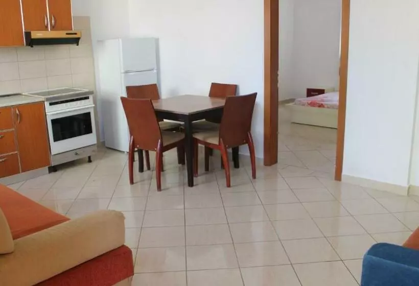 Bledi S Comfy Apartment In New Blvd / Free Parking