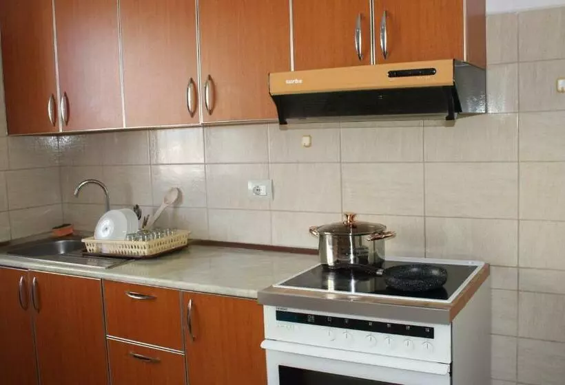Bledi S Comfy Apartment In New Blvd / Free Parking