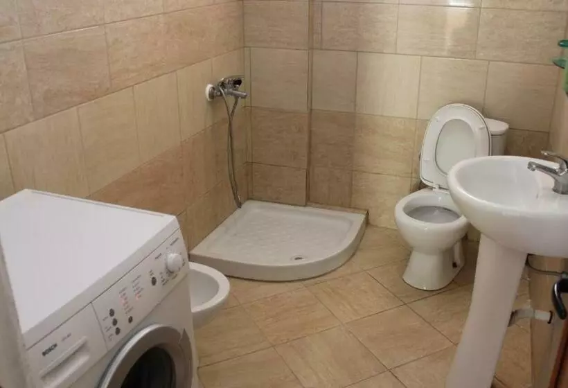 Bledi S Comfy Apartment In New Blvd / Free Parking