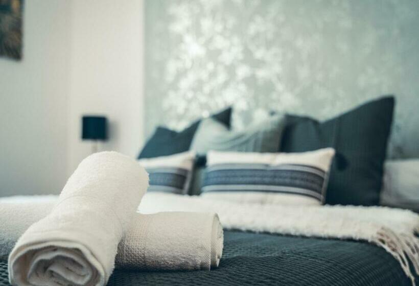 Blue Ivy Très Beau F2 à 2 Pas Du Port