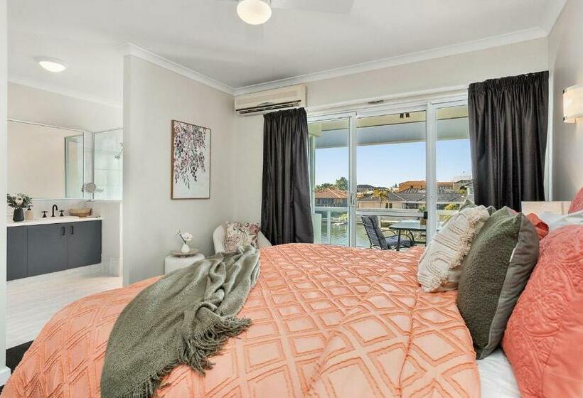 Canal Home  Close To Beach And City Centre