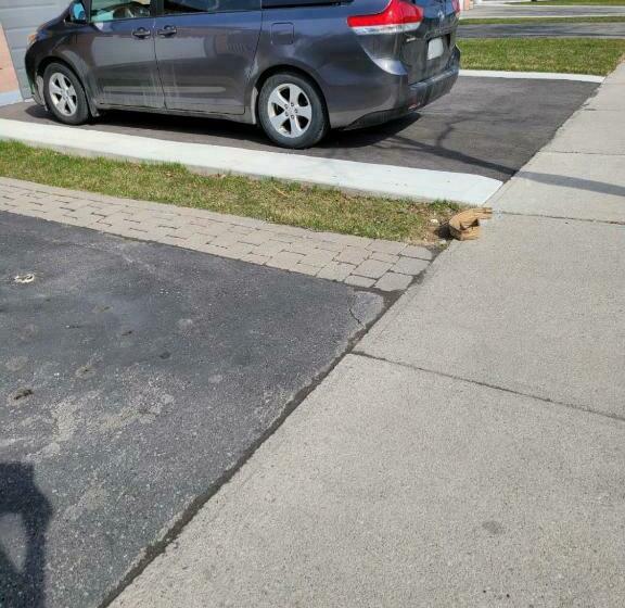 Classic & Luxury Private Detached Entire Home With Free Wi Fi & T.v