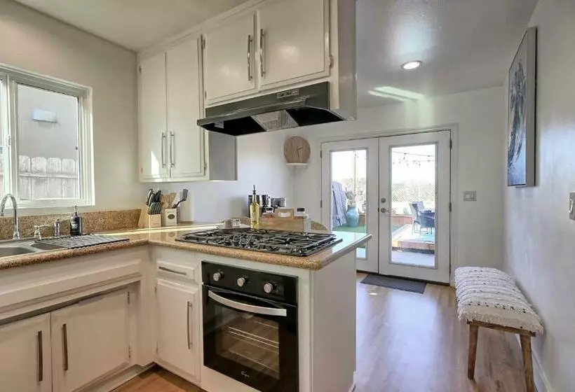 Quaint 2 Bed/1 Bath Unit Located In The Dunes
