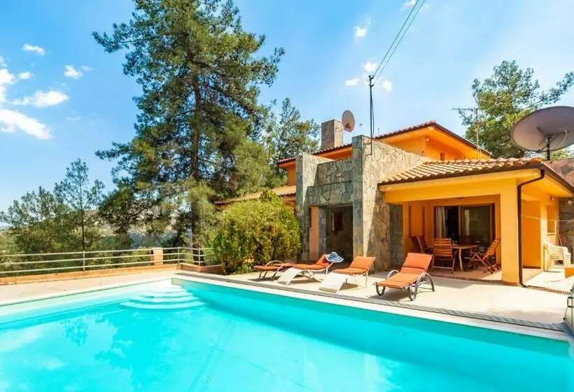 Villa Hillcrest Panorama By Ezoria Villas