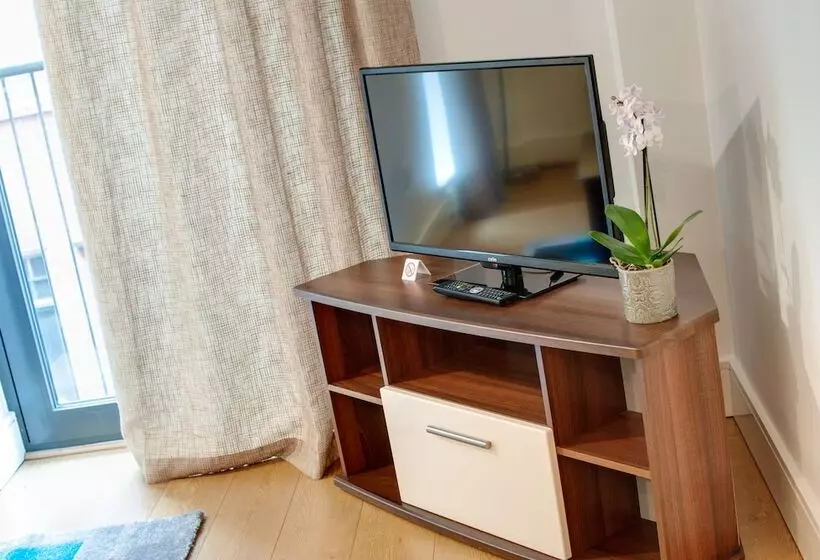 Base Serviced Apartments Cumberland Apartments